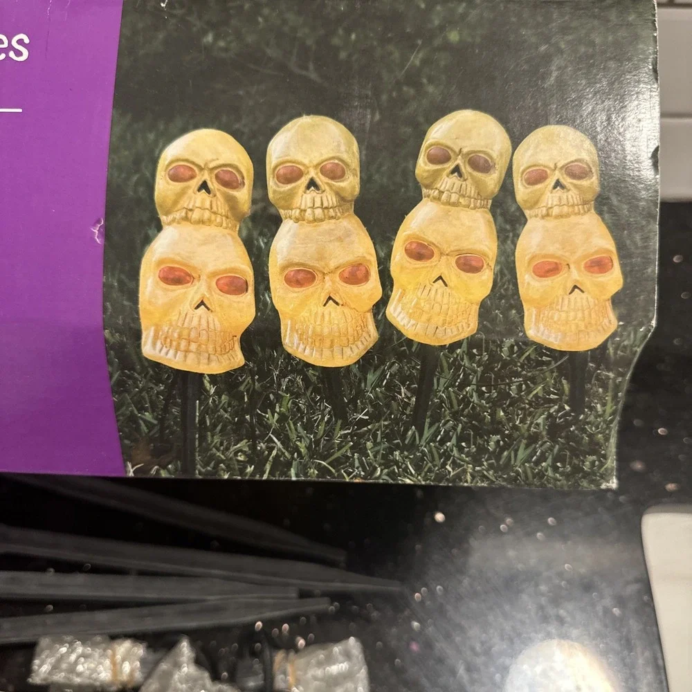 4 Stacked Skulls Lawn Stakes Outdoor Lighted‎ Total Spooky Halloween Decor
